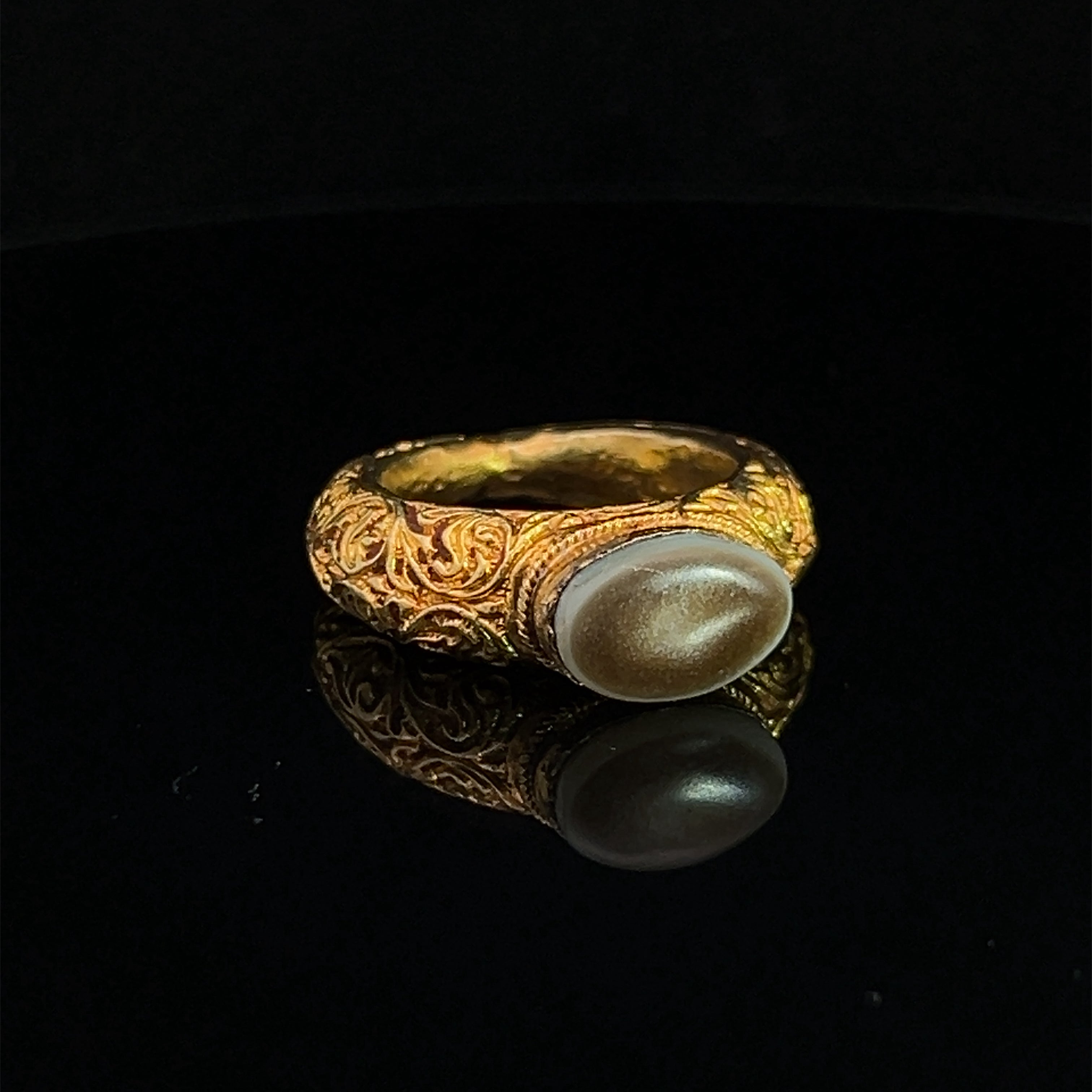 18th Century Gold Agate Budda Eye Ring